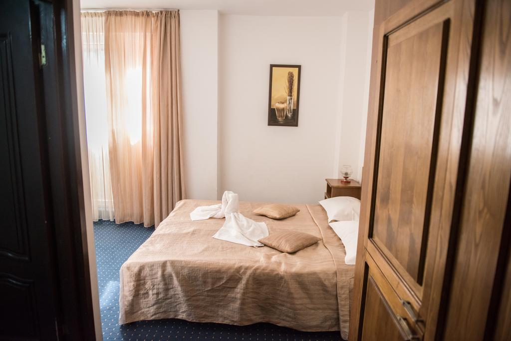 Hotel Dynes Eforie Nord Extérieur photo